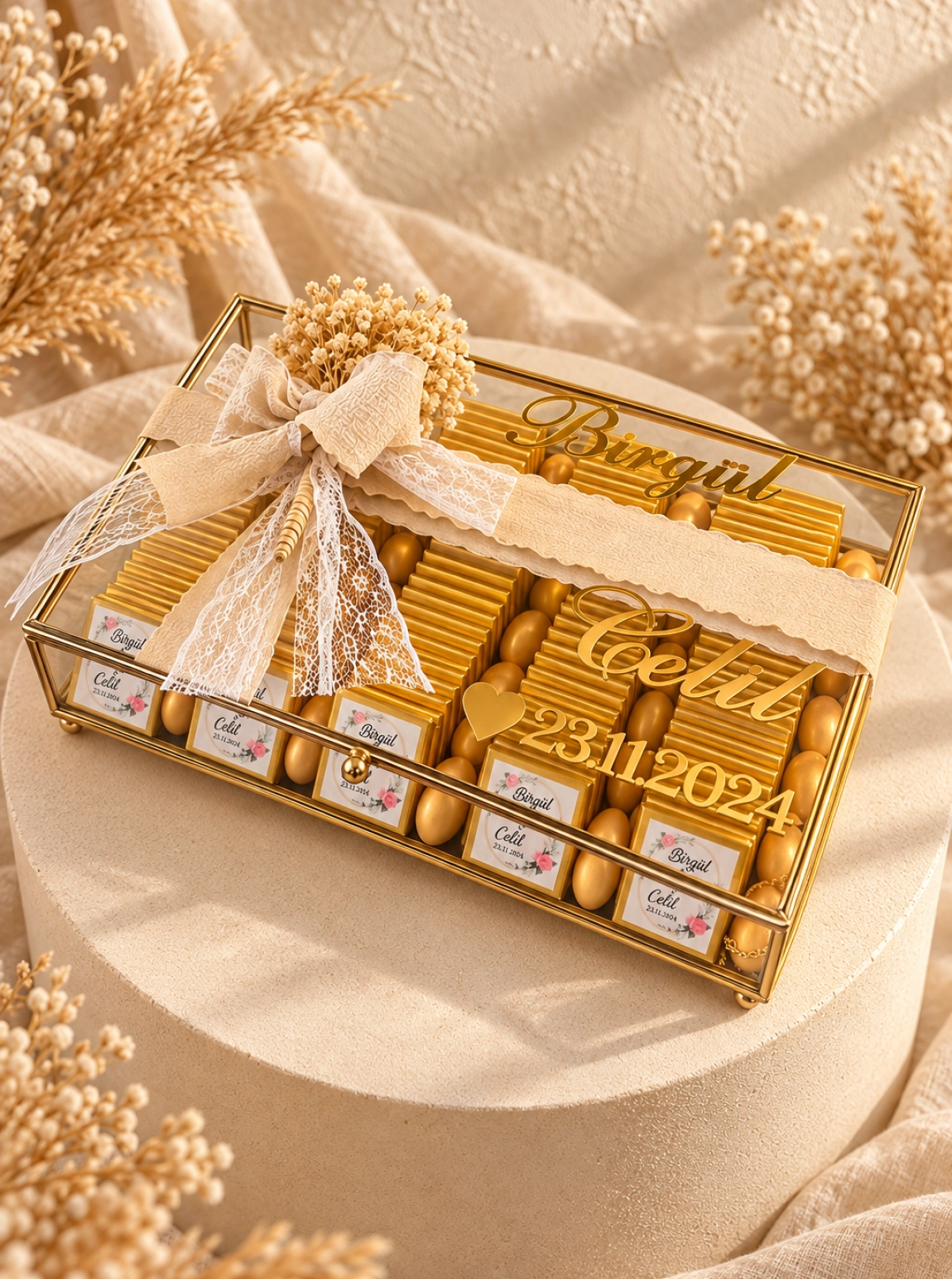 Kişiye Özel İsimli Gold Cam Kutuda Söz Ve Nişan Çikolatası Aranjmanı