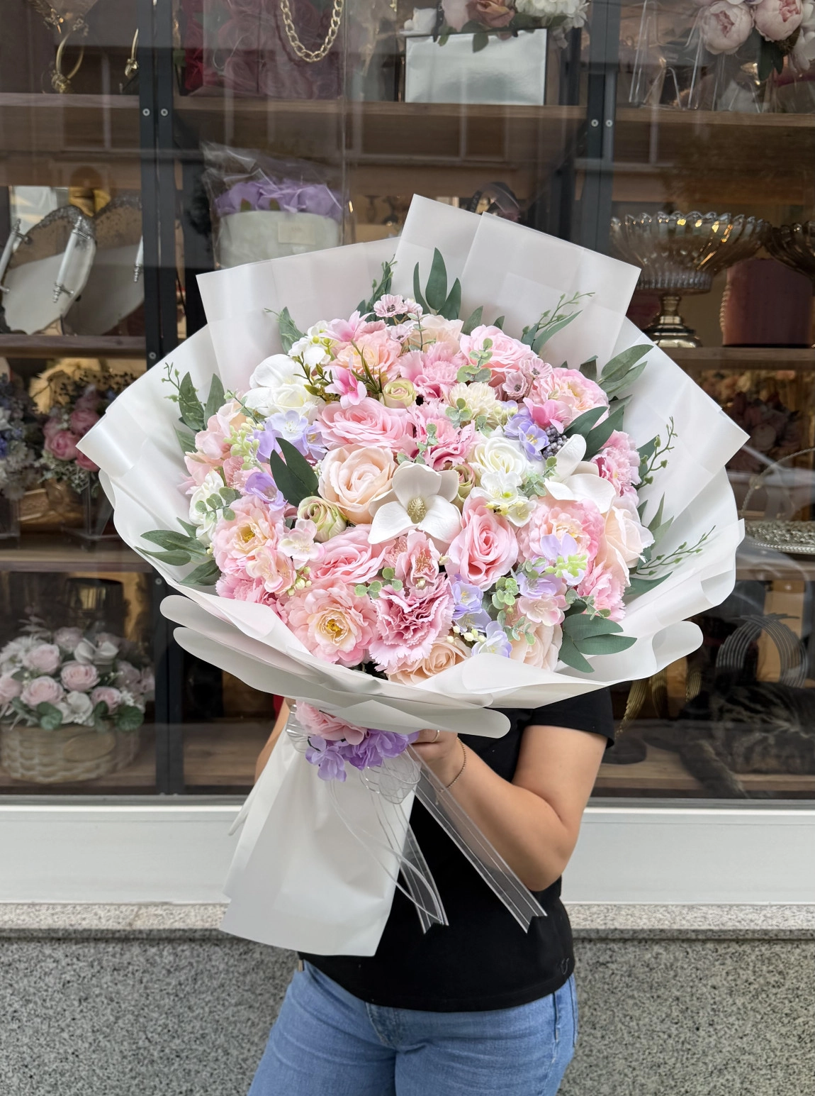 Lüks Pembe Gül Ve Karışık Mevsim Çiçekleri Buketi