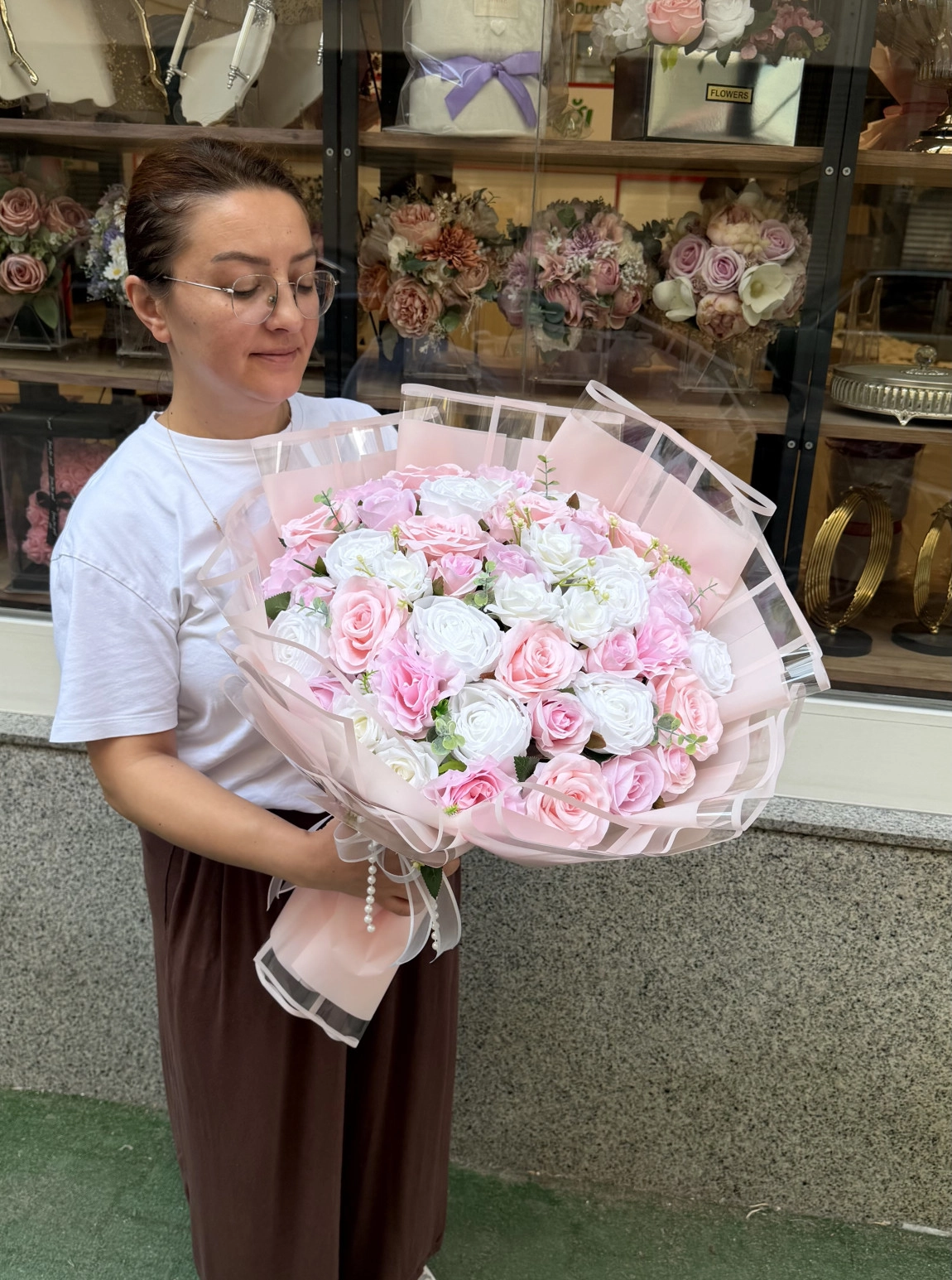 Lüks Pembe Ve Beyaz Gül Buketi
