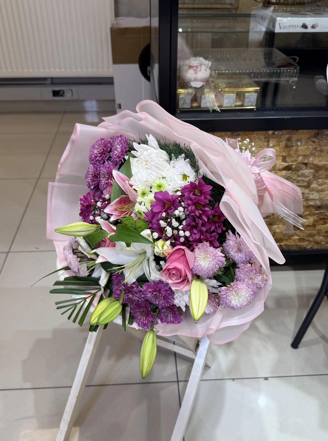 Pembe Lilyum Ve Karışık Krizantem Çiçek Buketi