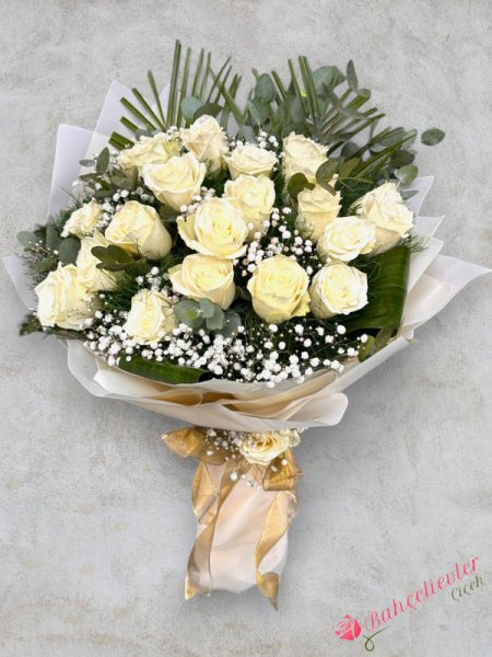 21 İthal Canlı Beyaz Gül Buketimiz