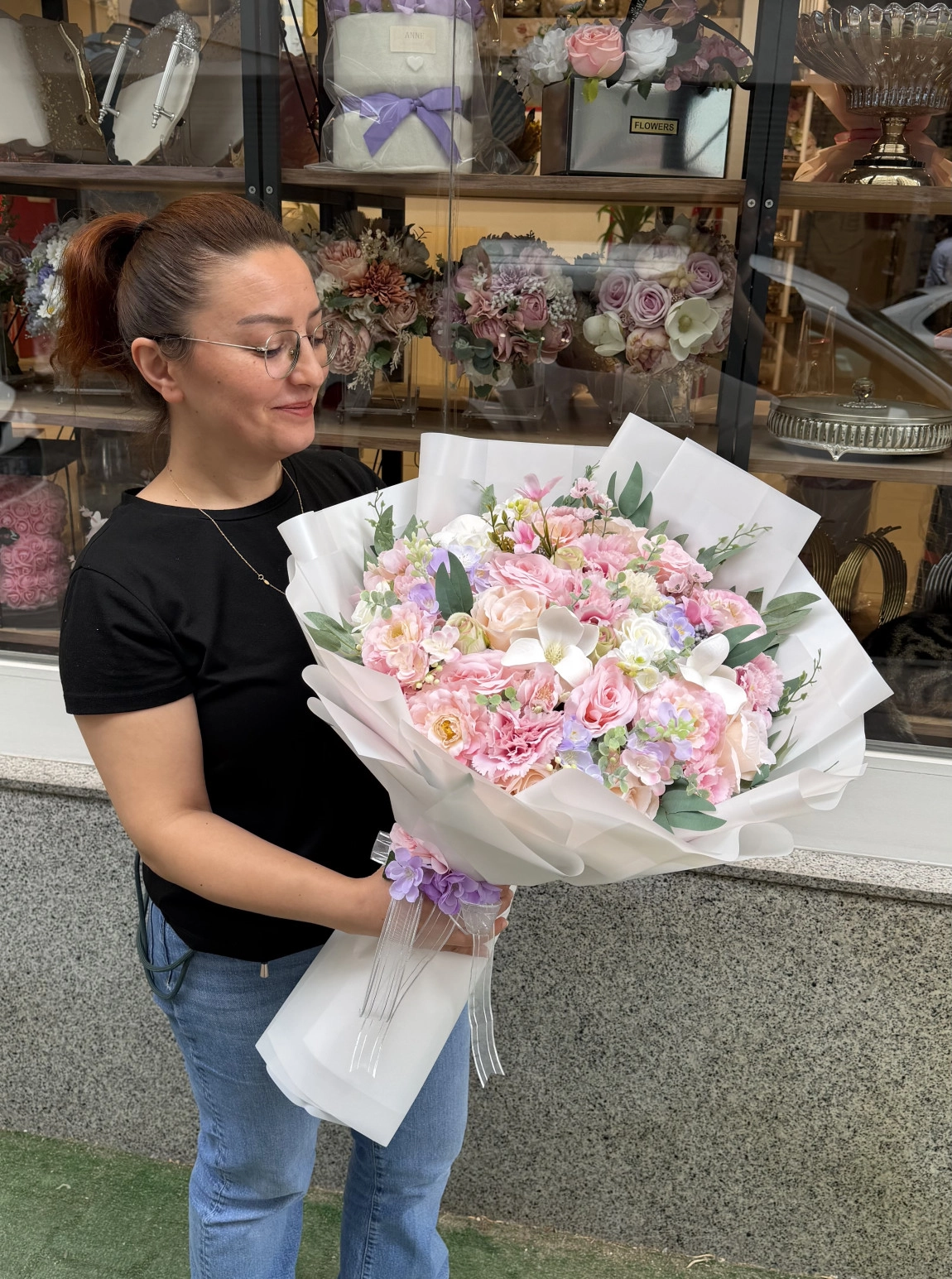 Lüks Pembe Gül Ve Karışık Mevsim Çiçekleri Buketi