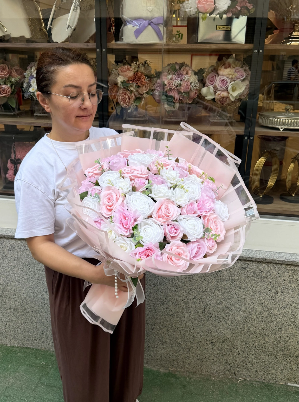 Lüks Pembe Ve Beyaz Gül Buketi