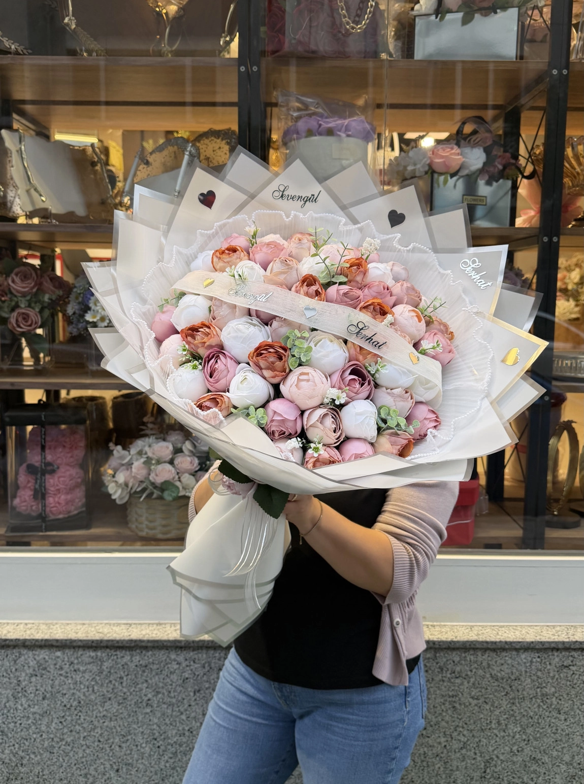 Özel Tasarım İthal Pembe Ve Beyaz Şakayık Buketi