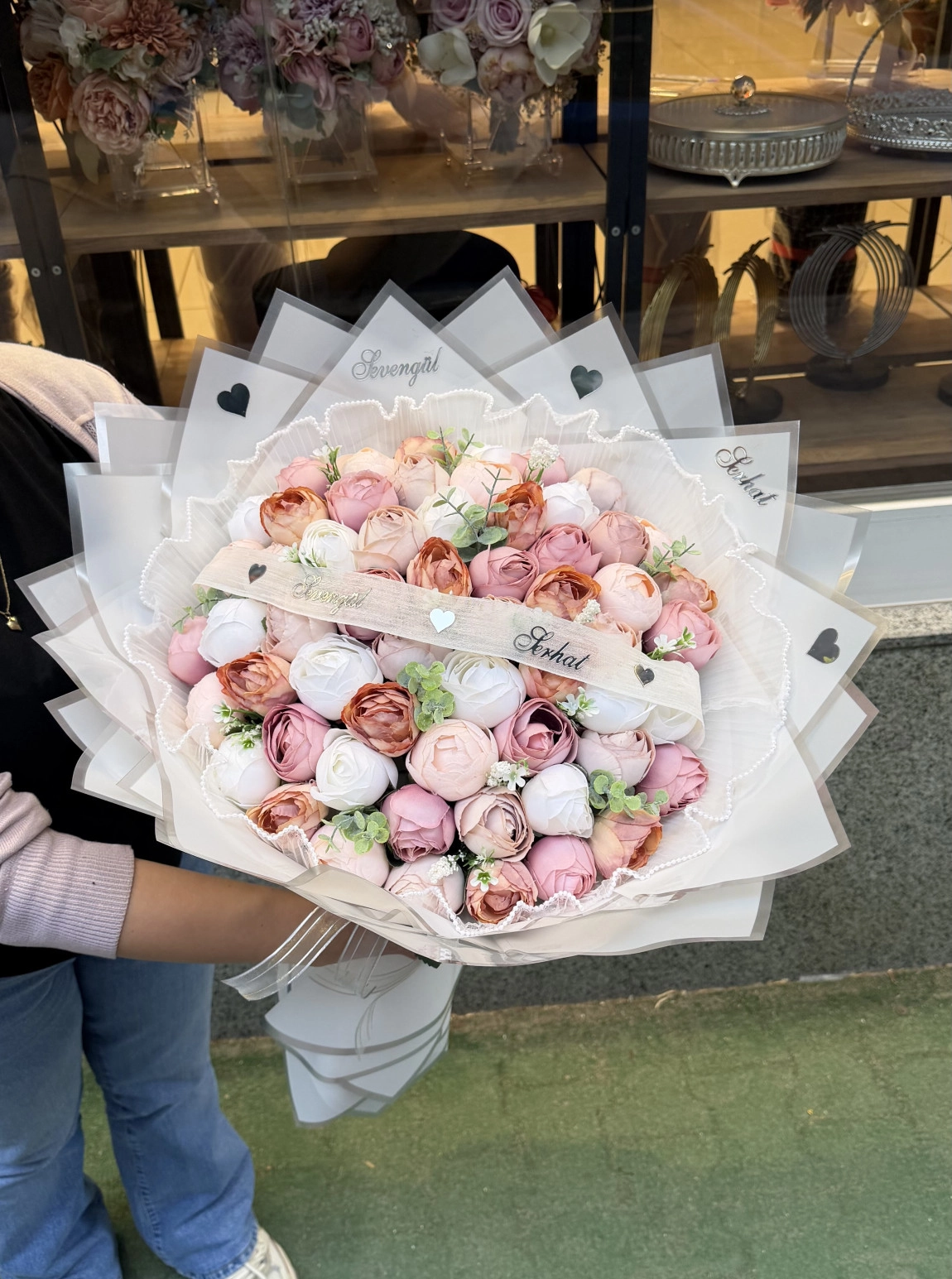Özel Tasarım İthal Pembe Ve Beyaz Şakayık Buketi