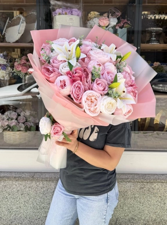 Pembe Beyaz Gül Zambak Buketi