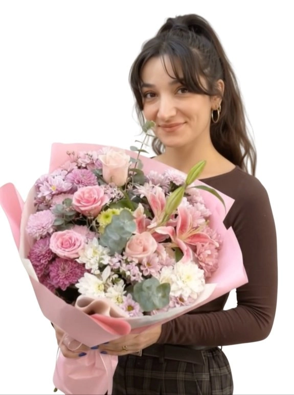 Pembe Gül Ve Lilyum Detaylı Karışık Mevsim Çiçekleri Buketi