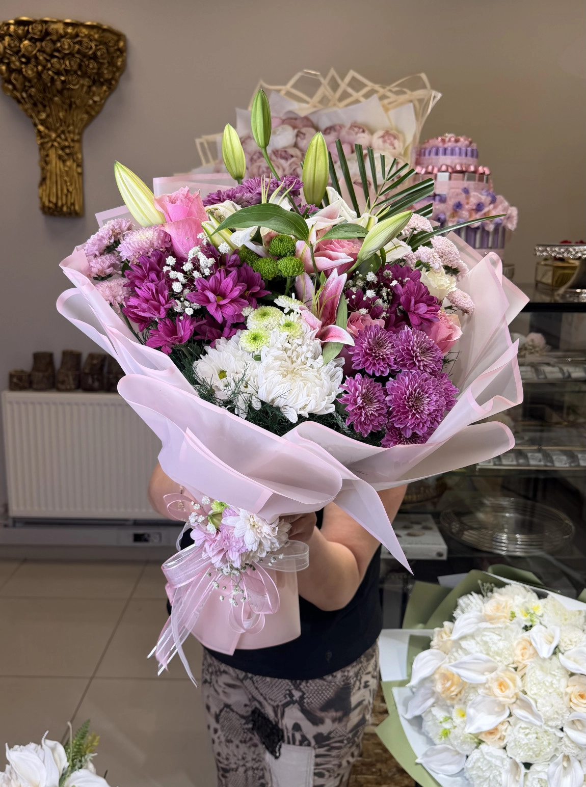 Pembe Lilyum Ve Karışık Krizantem Çiçek Buketi