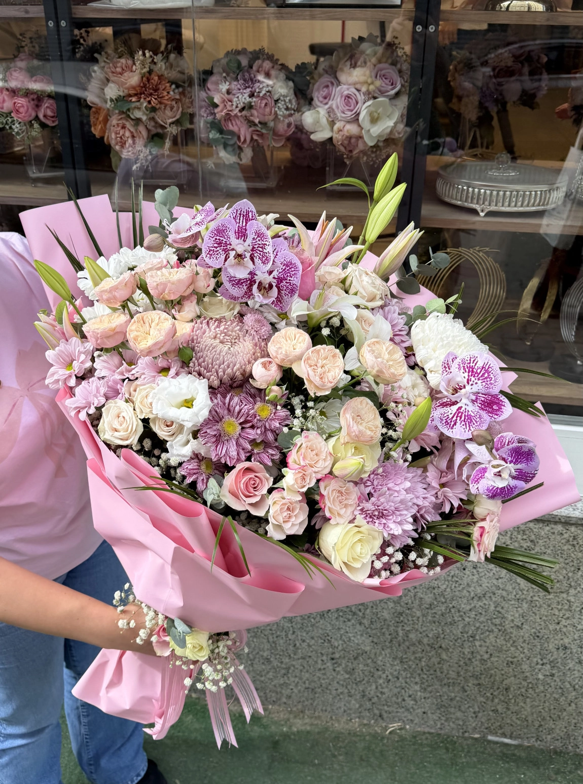 Pembe Orkide Ve Karışık Mevsim Çiçekli Lüks Tasarım Buket