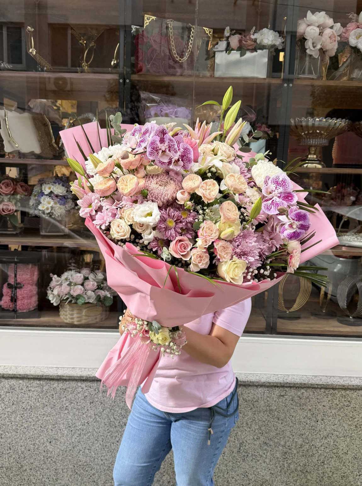 Pembe Orkide Ve Karışık Mevsim Çiçekli Lüks Tasarım Buket