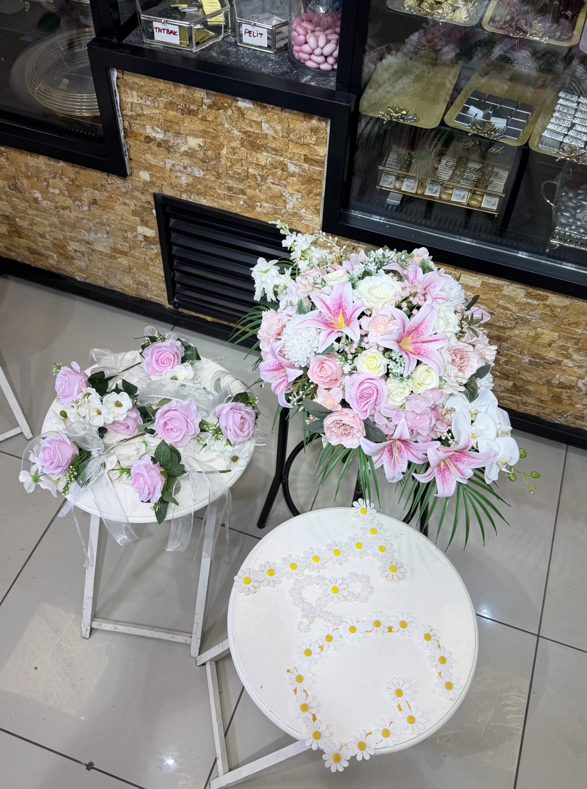 Yapay Model Gelin Arabası Ve Gelin Buketi